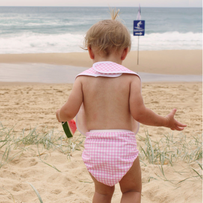 Baby Bib Tyoub Stay-dry Waterproof Fabric– Candy Pink White Gingham Check. For baby feeding and eating, bib covers chest area, keeping baby clean after mealtime. Comfortable with a strong Velcro tab to ensure a comfortable and secure fit, but easy for carer to remove. Gentle and soft on baby skin. Safe and secure our bibs are BPA-free, phthalate-free, PVC-free and lead-free. Unisex design fits infant, baby, toddler boys and girls from 6 months to 24 months.