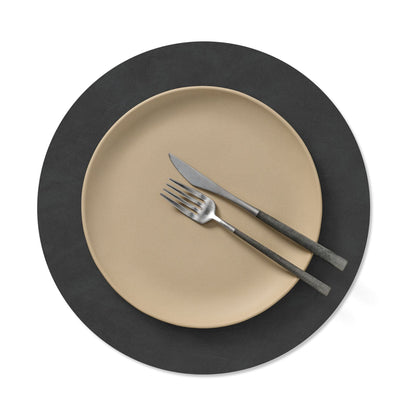 Circle recycled leather placemat featuring the signature LIND DNA Nupo texture with a plate, knife and fork.
