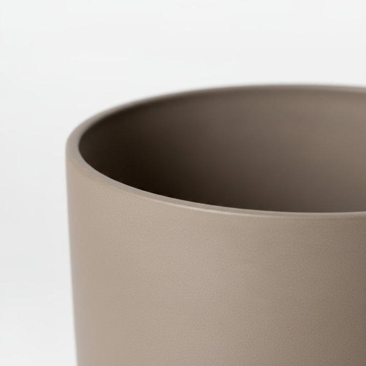 Close up of the lip of a Potted Portland planter in Beachwood.