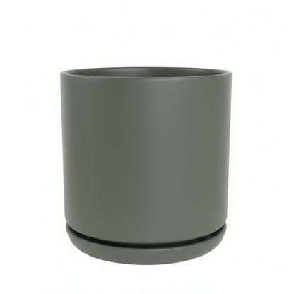 Portland recycled plastic plant pot with matching saucer. Olive large.