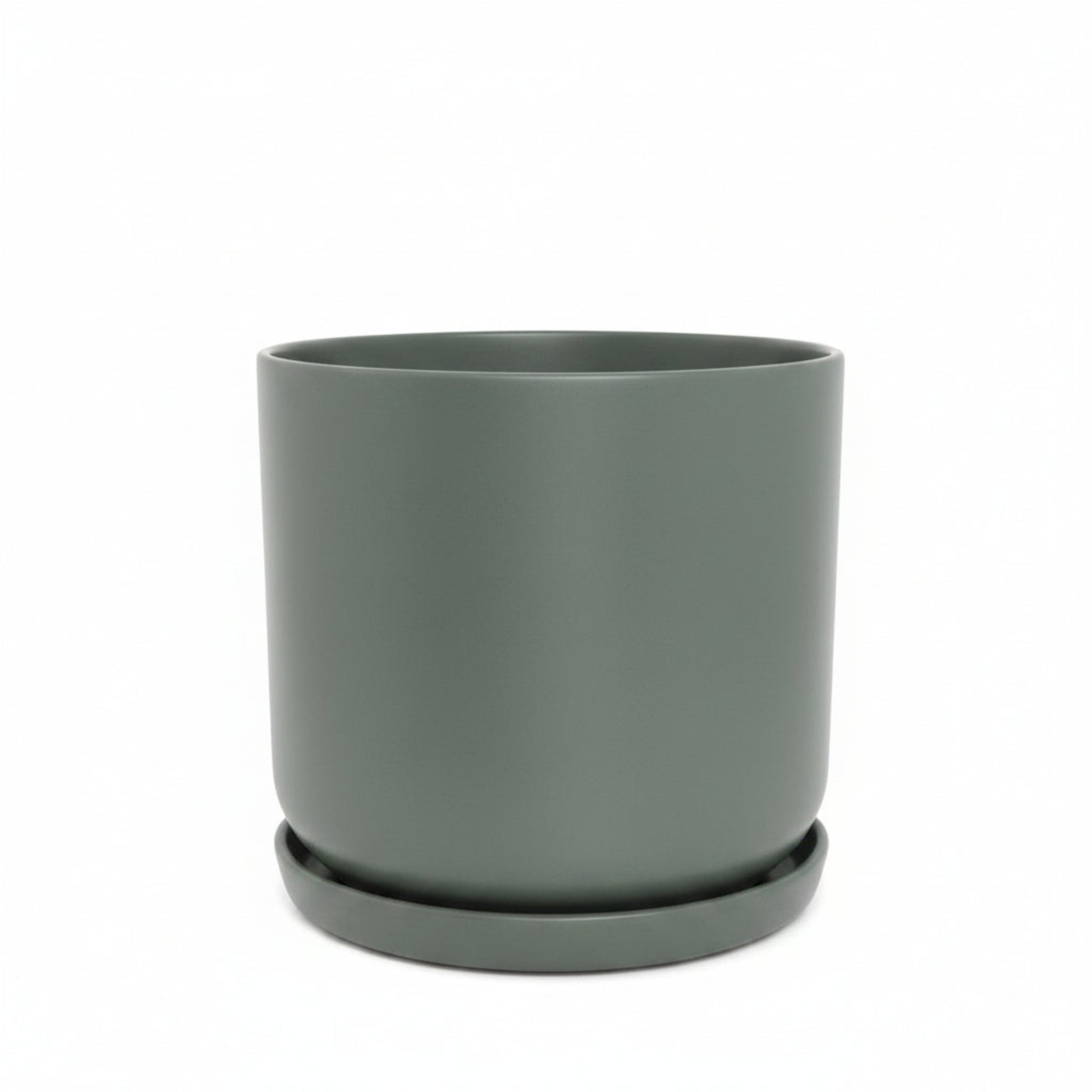 Portland recycled plastic plant pot with matching saucer. Olive small.
