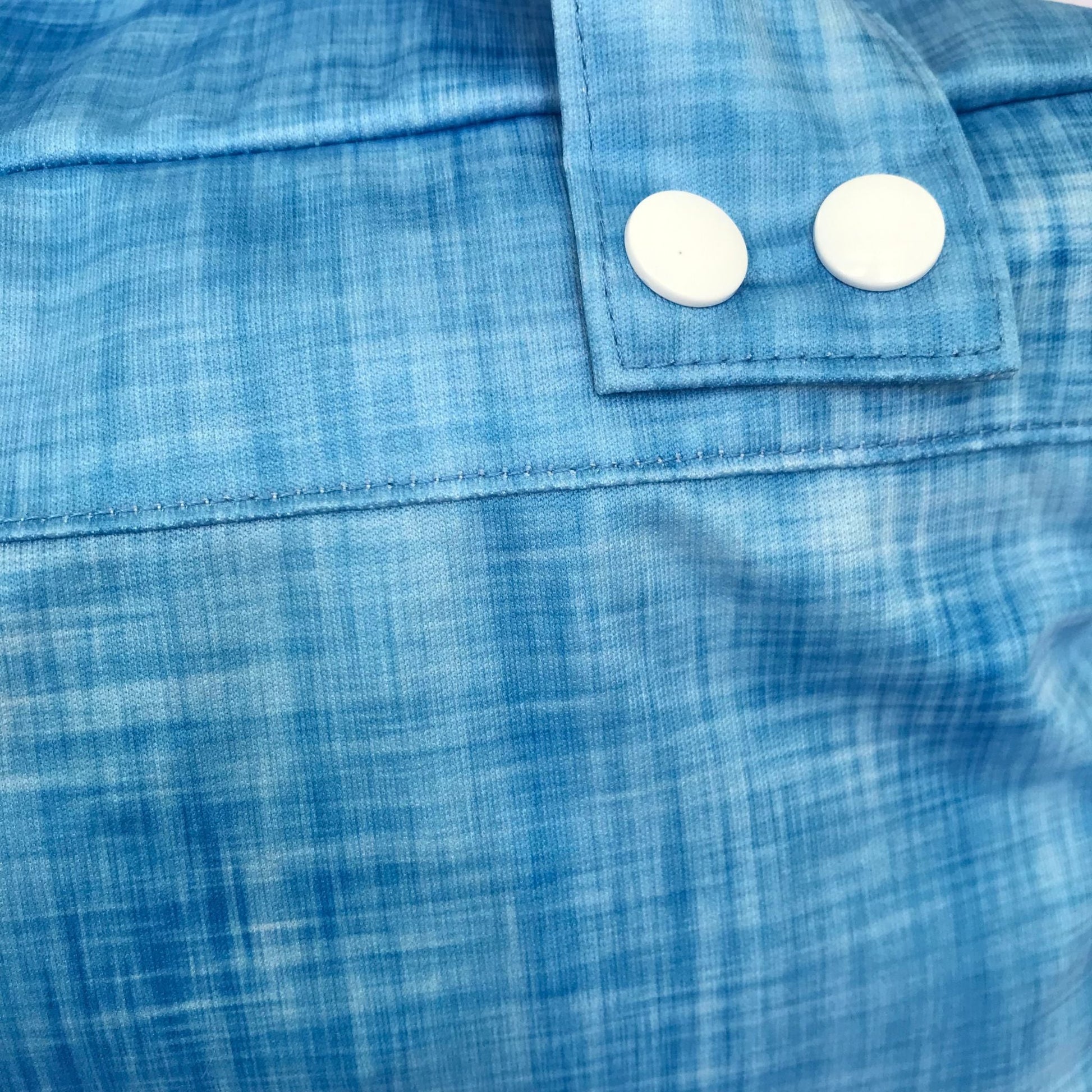 Micro view of the lightweight, highly breathable fabric weave engineered to regulate humidity and prevent mould in a refrigerator. Shown in blueberry.