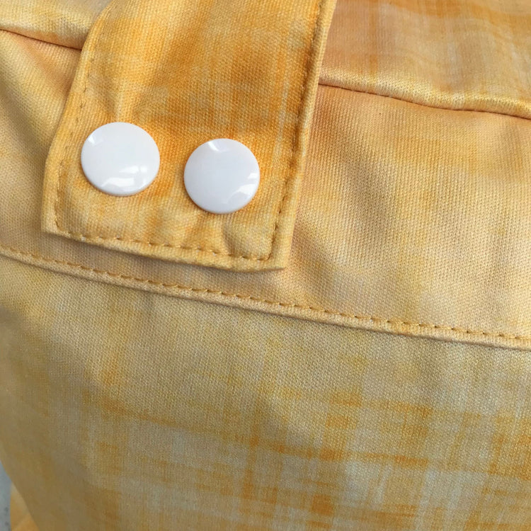 Micro view of the lightweight, highly breathable fabric weave engineered to regulate humidity and prevent mould in a refrigerator. Shown in lemon.