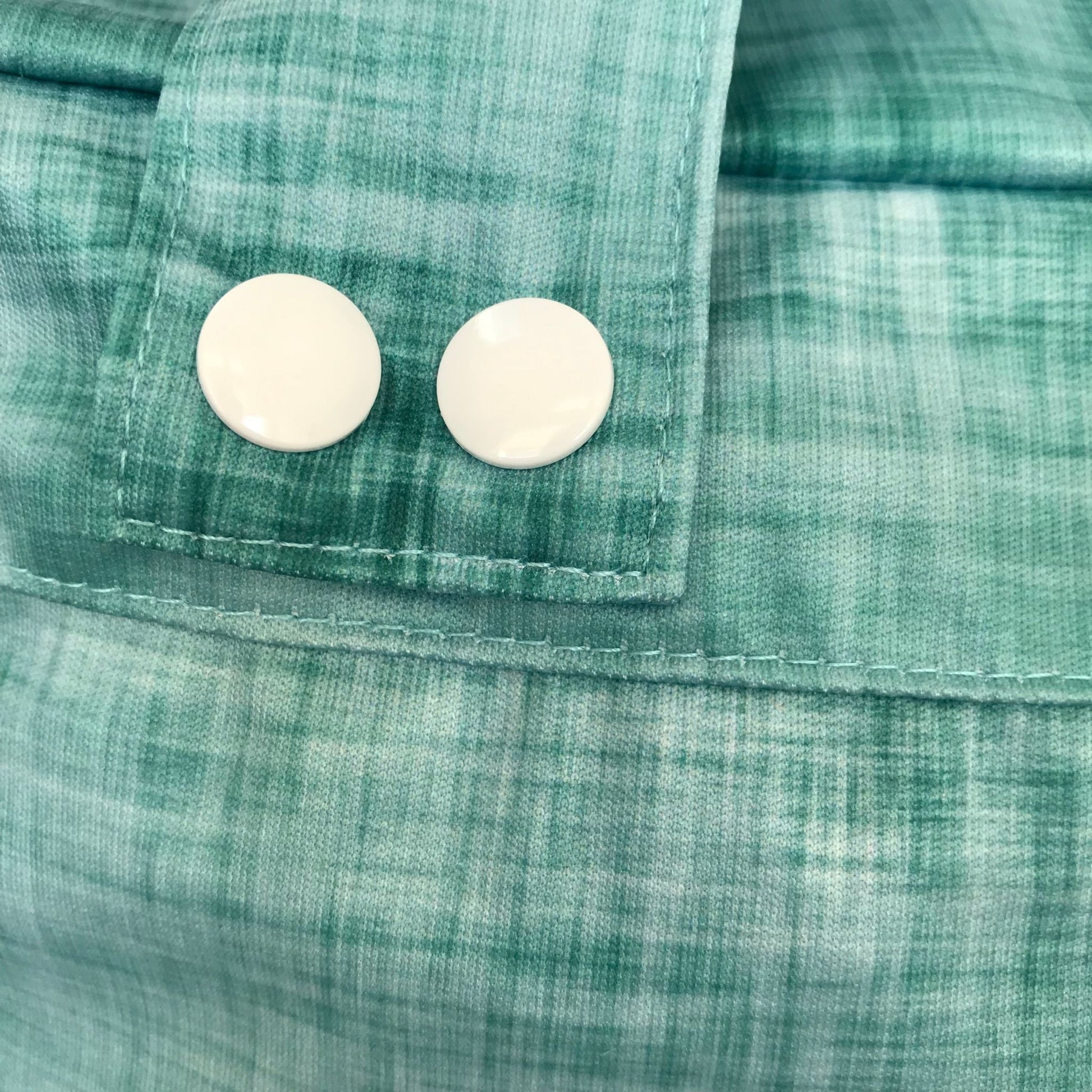 Micro view of the lightweight, highly breathable fabric weave engineered to regulate humidity and prevent mould in a refrigerator. Shown in ocean.