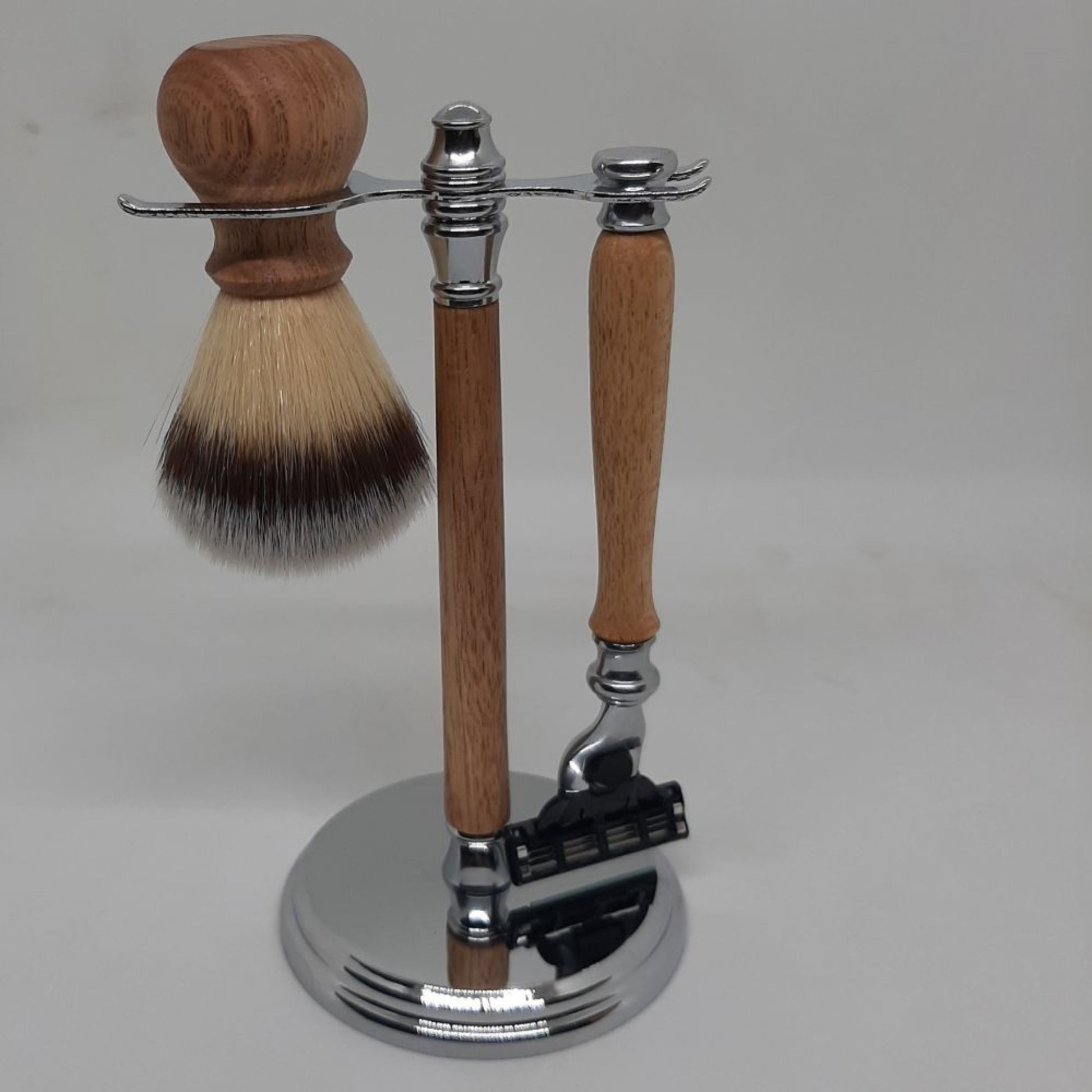 The ultimate 6-piece men's grooming kit showing the recycled timber Gillette Mach III razor, shave brush and display stand in chrome.